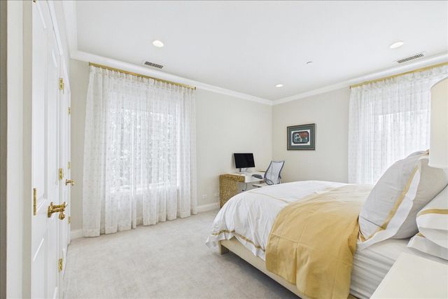 485 Oakwood Avenue D-2, Lake Forest, IL 60045