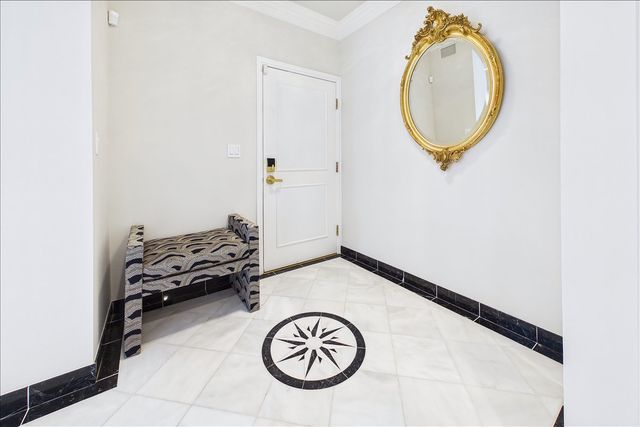 485 Oakwood Avenue D-2, Lake Forest, IL 60045