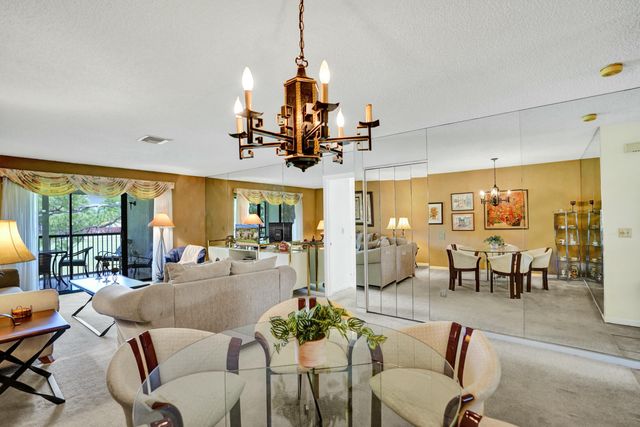 19 STRATFORD Drive E Unit F, Boynton Beach, FL 33436