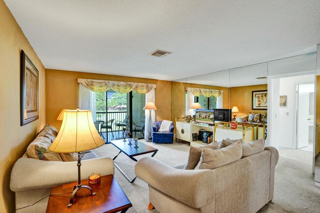 19 STRATFORD Drive E Unit F, Boynton Beach, FL 33436