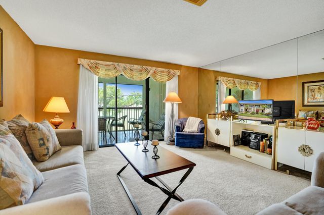 19 STRATFORD Drive E Unit F, Boynton Beach, FL 33436