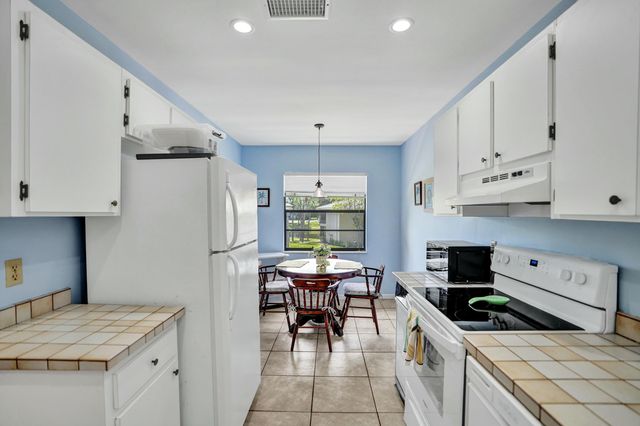 19 STRATFORD Drive E Unit F, Boynton Beach, FL 33436