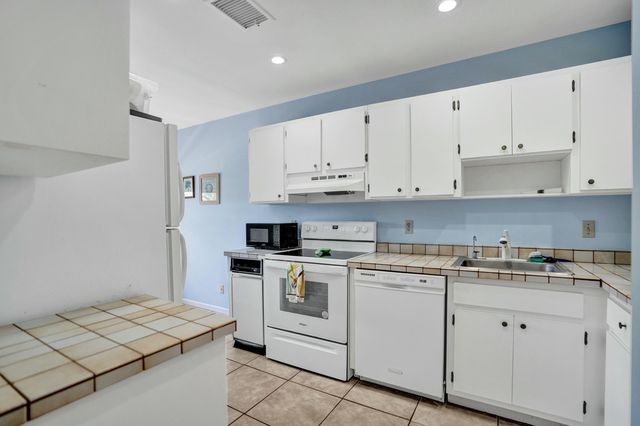 19 STRATFORD Drive E Unit F, Boynton Beach, FL 33436