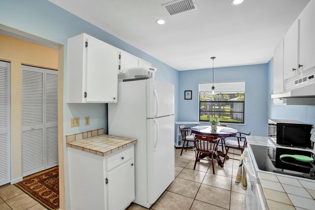 19 STRATFORD Drive E Unit F, Boynton Beach, FL 33436