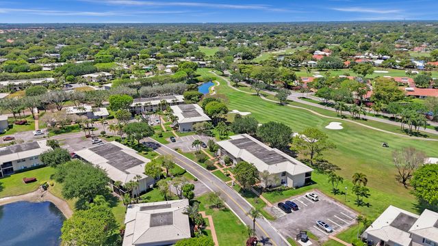19 STRATFORD Drive E Unit F, Boynton Beach, FL 33436