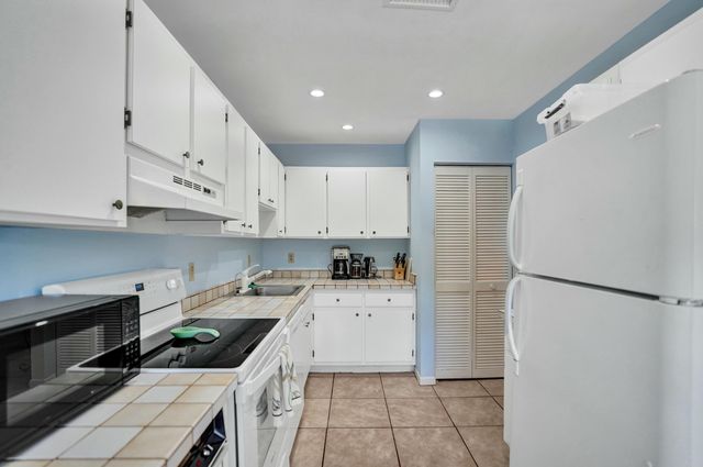 19 STRATFORD Drive E Unit F, Boynton Beach, FL 33436