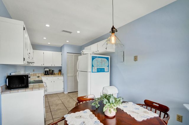 19 STRATFORD Drive E Unit F, Boynton Beach, FL 33436
