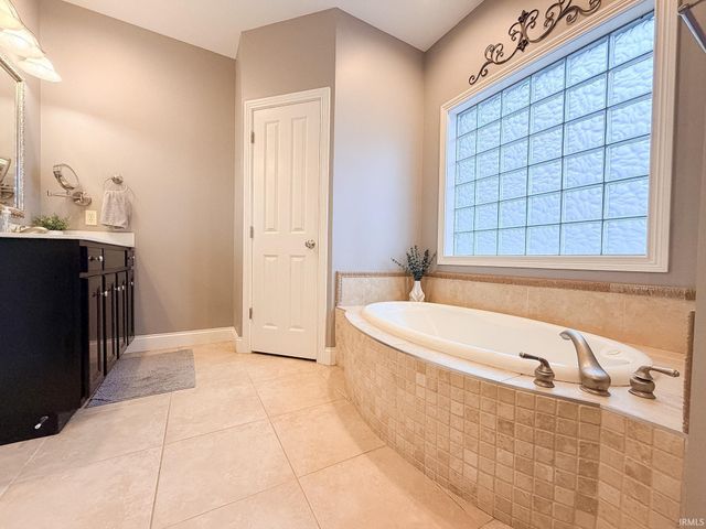 9020 Pierce Drive, Evansville, IN 47725
