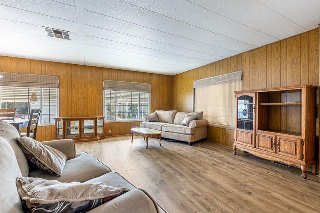 2706 W Ashlan Ave Spc 115, Fresno, CA 93705