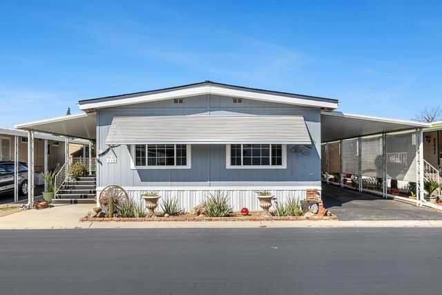 2706 W Ashlan Ave Spc 115, Fresno, CA 93705