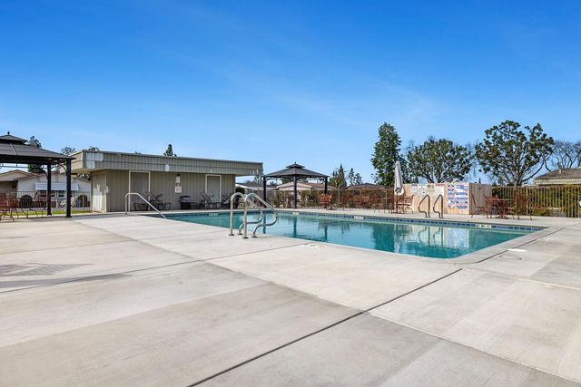 2706 W Ashlan Ave Spc 115, Fresno, CA 93705