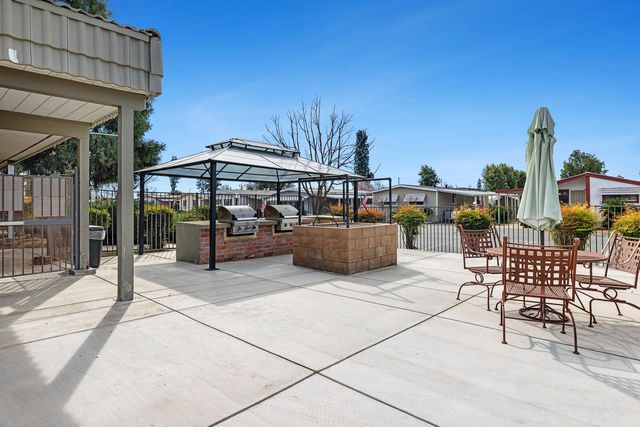 2706 W Ashlan Ave Spc 115, Fresno, CA 93705