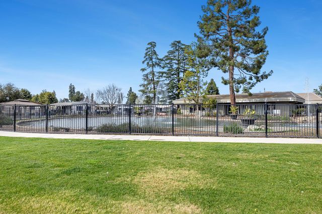 2706 W Ashlan Ave Spc 115, Fresno, CA 93705