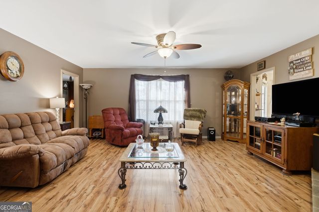 64 Pin Oak Lane, Ellijay, GA 30540