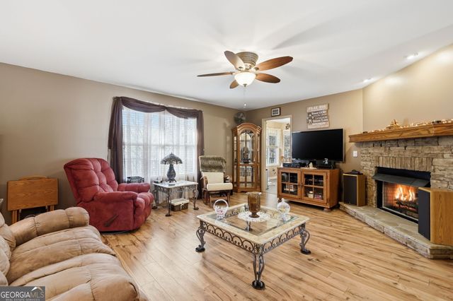 64 Pin Oak Lane, Ellijay, GA 30540