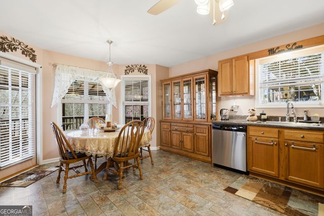 64 Pin Oak Lane, Ellijay, GA 30540