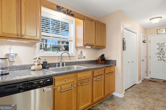 64 Pin Oak Lane, Ellijay, GA 30540