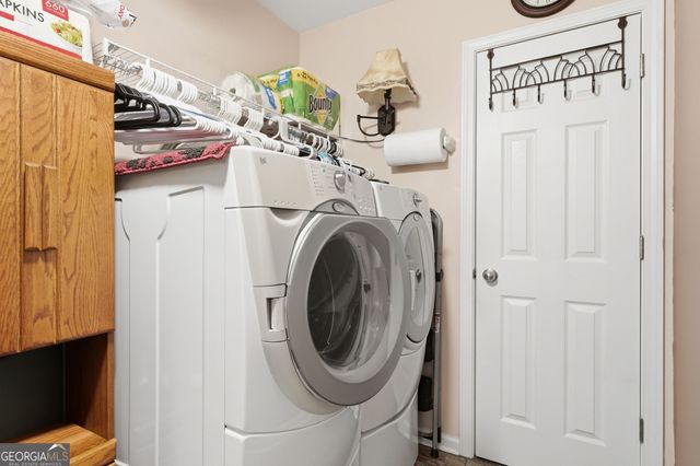 64 Pin Oak Lane, Ellijay, GA 30540