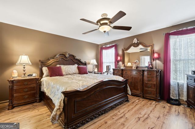 64 Pin Oak Lane, Ellijay, GA 30540