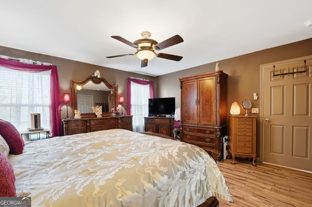 64 Pin Oak Lane, Ellijay, GA 30540