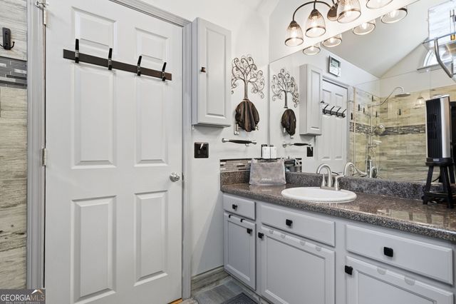 64 Pin Oak Lane, Ellijay, GA 30540