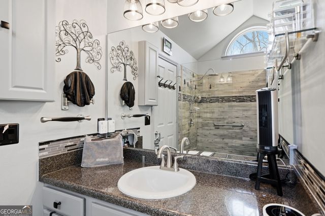 64 Pin Oak Lane, Ellijay, GA 30540