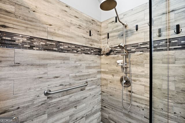 64 Pin Oak Lane, Ellijay, GA 30540