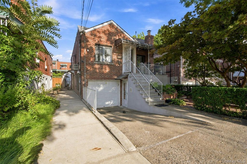2546 Laconia Avenue, Bronx, NY 10469 — exterior