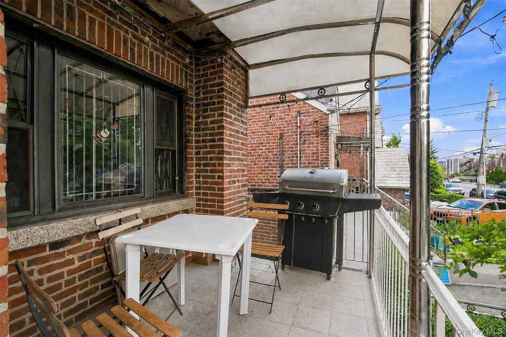 2546 Laconia Avenue, Bronx, NY 10469 — photo 4