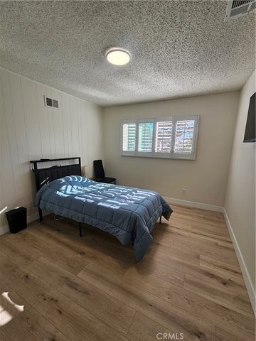 20152 Acre, Winnetka, CA 91306