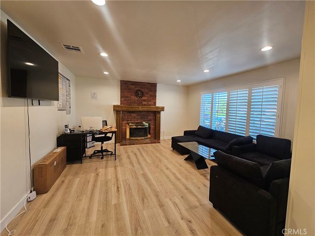 20152 Acre, Winnetka, CA 91306