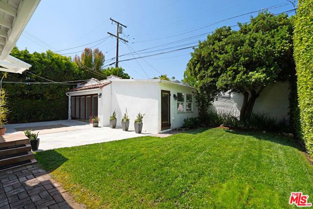 9015 Rosewood Avenue, West Hollywood, CA 90048