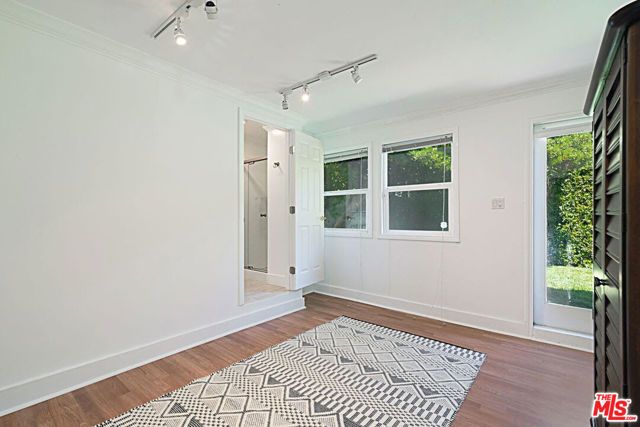 9015 Rosewood Avenue, West Hollywood, CA 90048