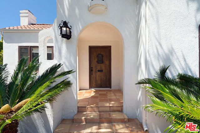 9015 Rosewood Avenue, West Hollywood, CA 90048