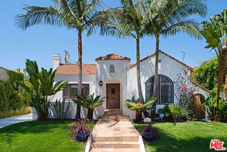 9015 Rosewood Avenue, West Hollywood, CA 90048