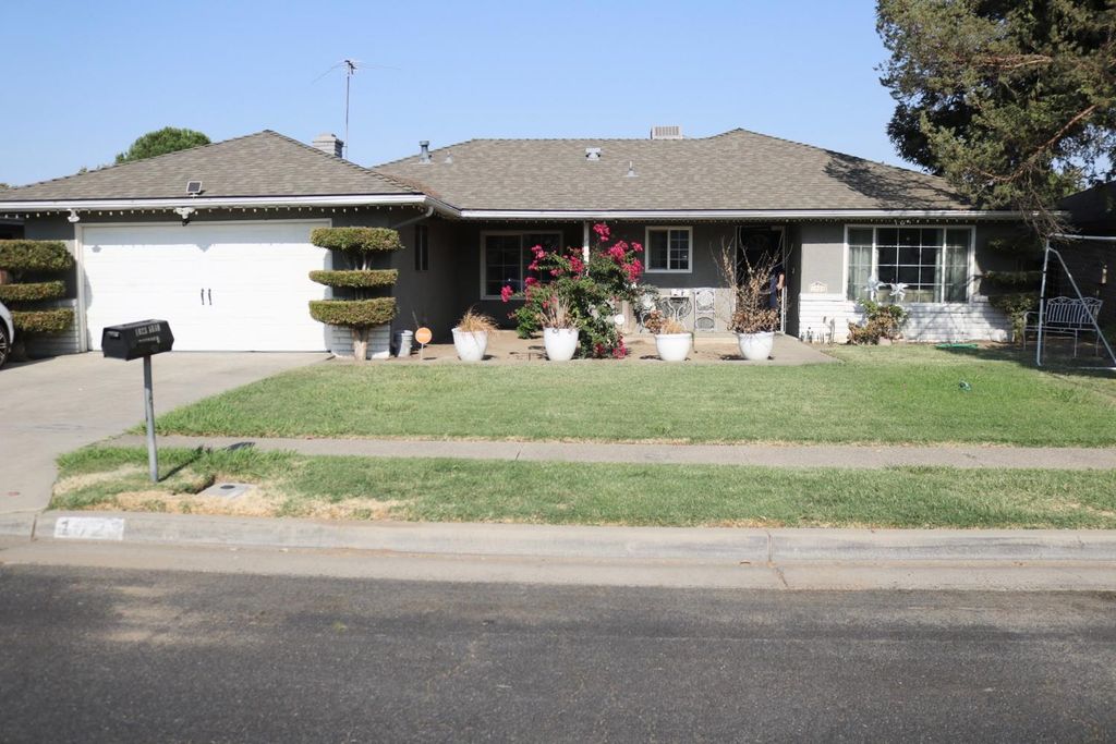 1023 Aram Avenue, Madera, CA 93637