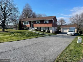 160 ELMWOOD AVE, Hanover, PA 17331