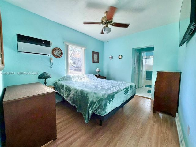 1698 NE 177th St, North Miami Beach, FL 33162