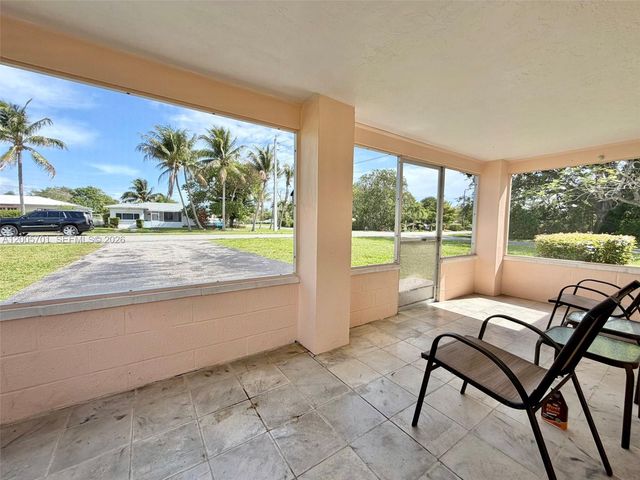 1698 NE 177th St, North Miami Beach, FL 33162