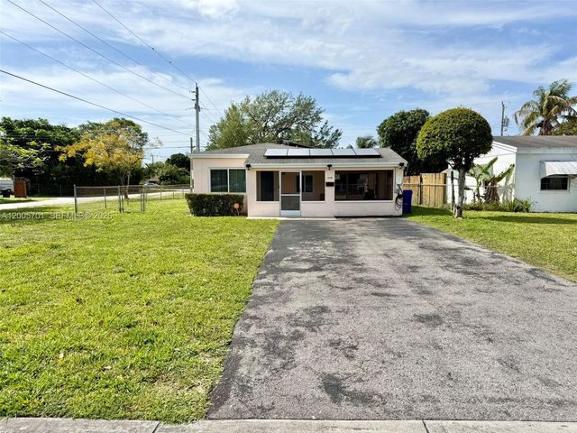 1698 NE 177th St, North Miami Beach, FL 33162