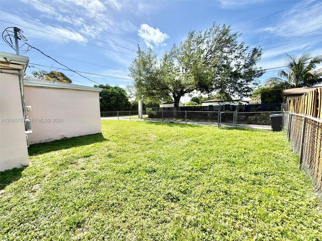 1698 NE 177th St, North Miami Beach, FL 33162