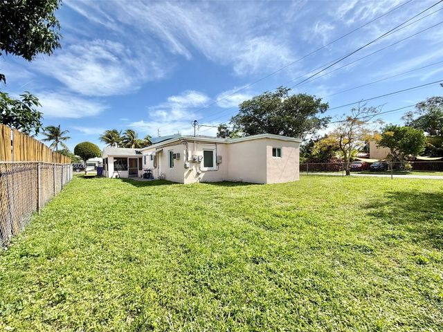 1698 NE 177th St, North Miami Beach, FL 33162