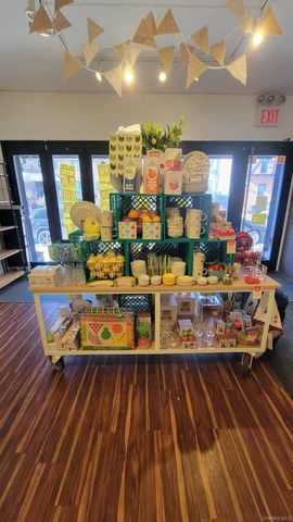 3215 33 Street, Astoria, NY 11106