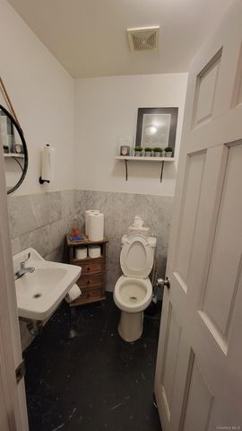 3215 33 Street, Astoria, NY 11106