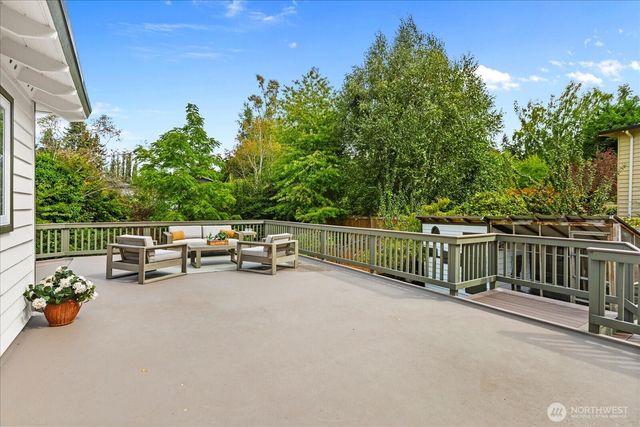 1512 9th Avenue N, Edmonds, WA 98020