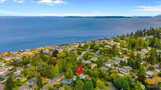 1512 9th Avenue N, Edmonds, WA 98020