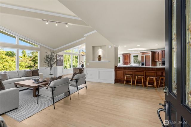 1512 9th Avenue N, Edmonds, WA 98020