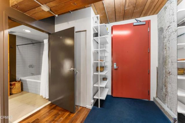 530 S Hewitt Street 244, Los Angeles, CA 90013