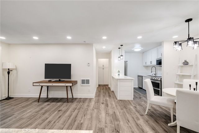 802 Camino Real 105, Redondo Beach, CA 90277