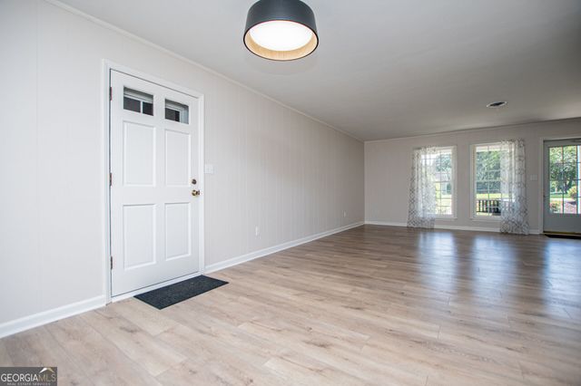 95 E Barbara Lane, Carrollton, GA 30117